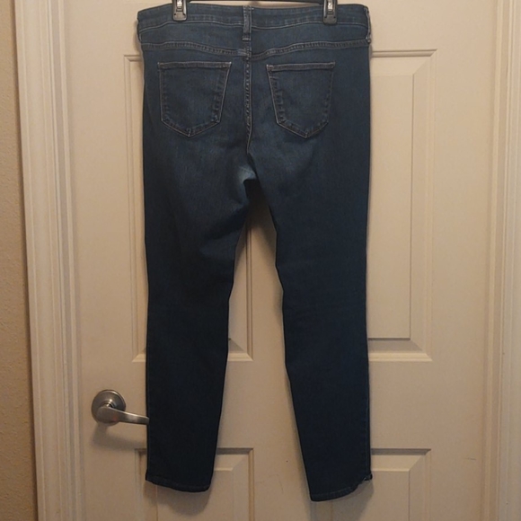 Universal Thread Mid Rise Skinny Jean - Picture 4 of 6